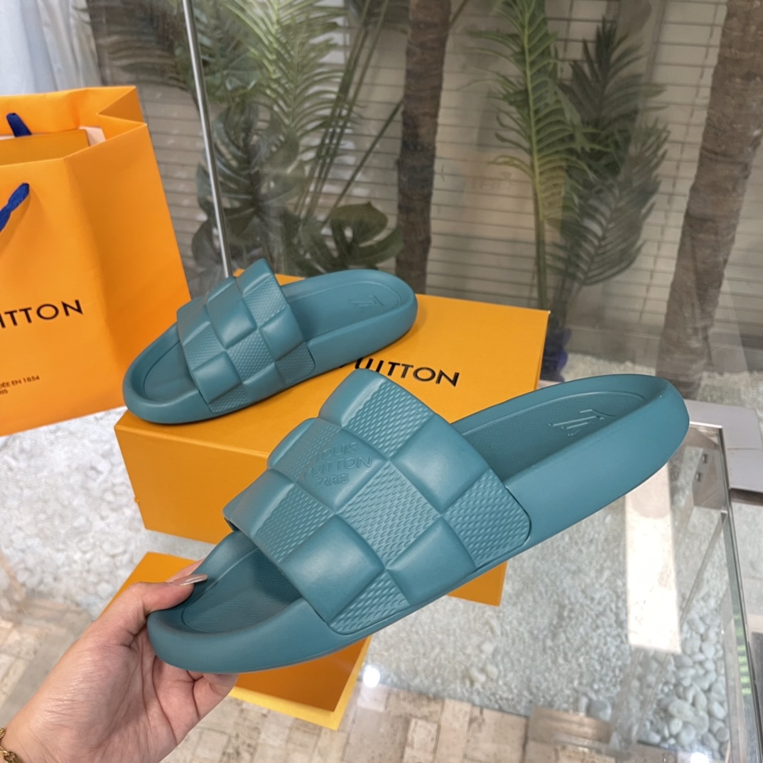 Louis Vuitton Waterfront Mules   1AAR9D - DesignerGu