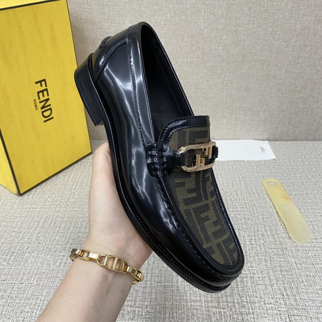 Fendi O-Lock Loafers - DesignerGu