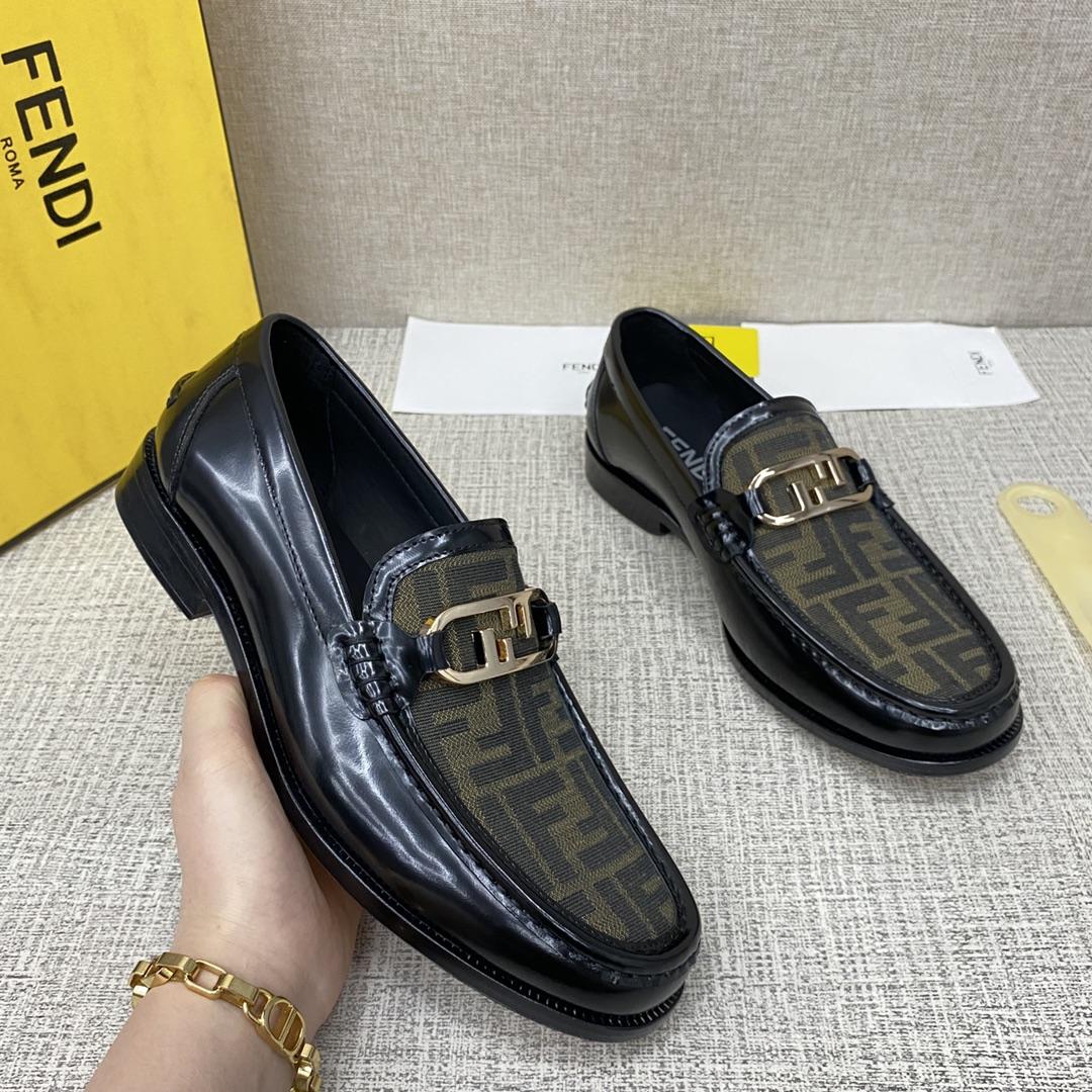 Fendi O-Lock Loafers - DesignerGu