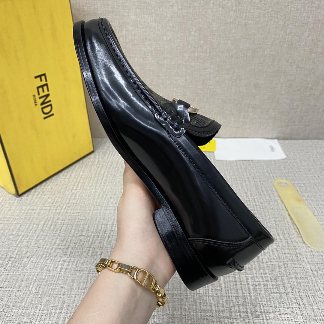 Fendi O-Lock Loafers - DesignerGu