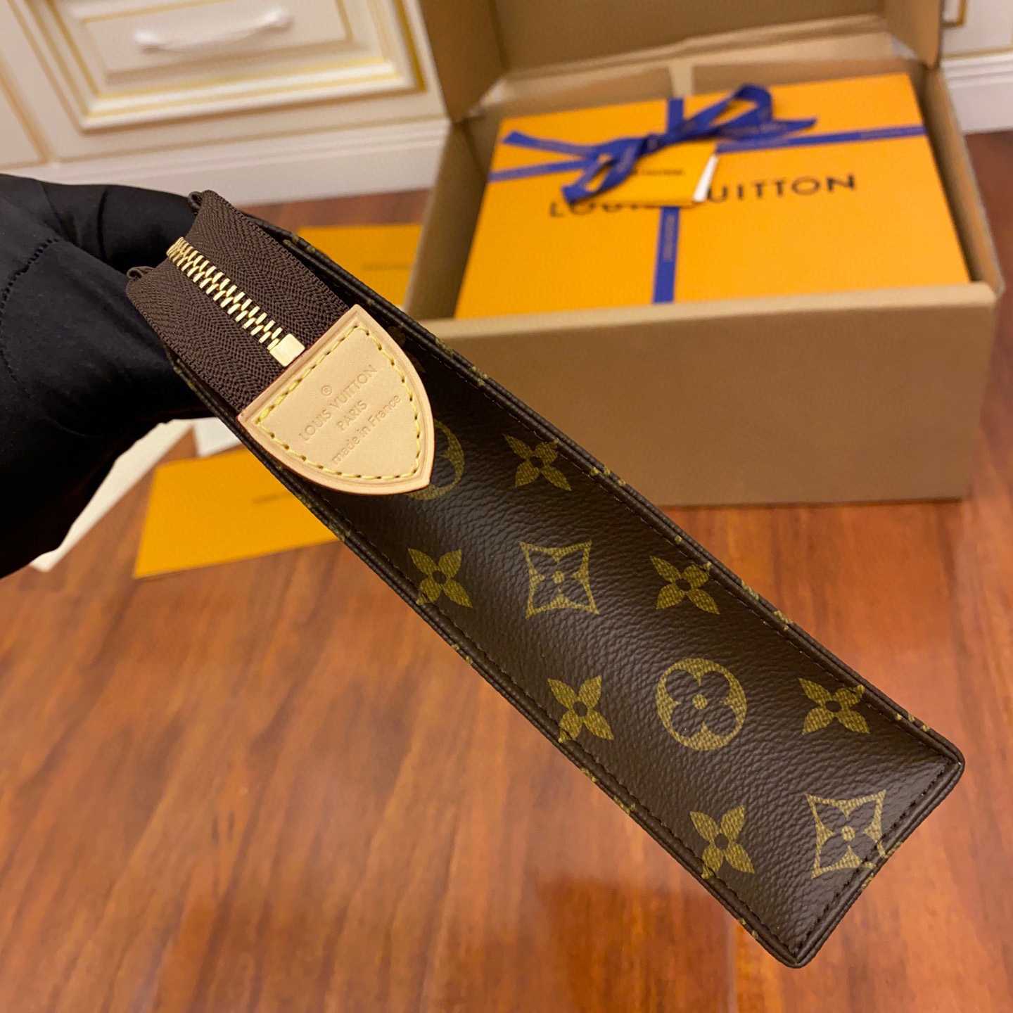 Louis Vuitton Toiletry Pouch (25x20x5.5CM)     M47542 - DesignerGu