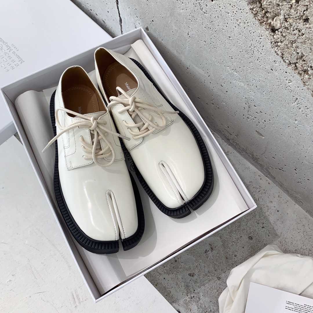 Maison Margiela Tabi Lace-Ups Loafers - DesignerGu