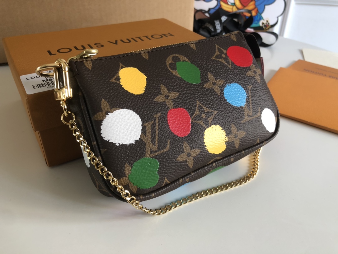 Louis Vuitton LV x YK Mini Pochette Accessoires(14 x 9 x 2cm)        M81866 - DesignerGu