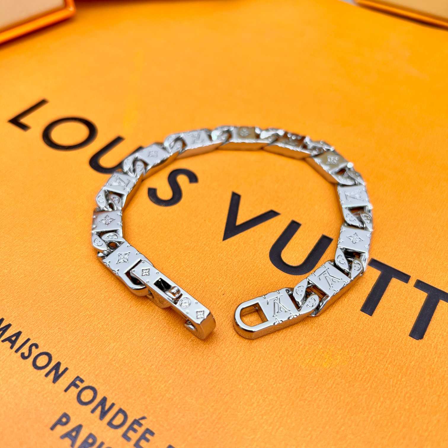 Louis Vuitton Monogram Tied Up Bracelet    M0921 - DesignerGu