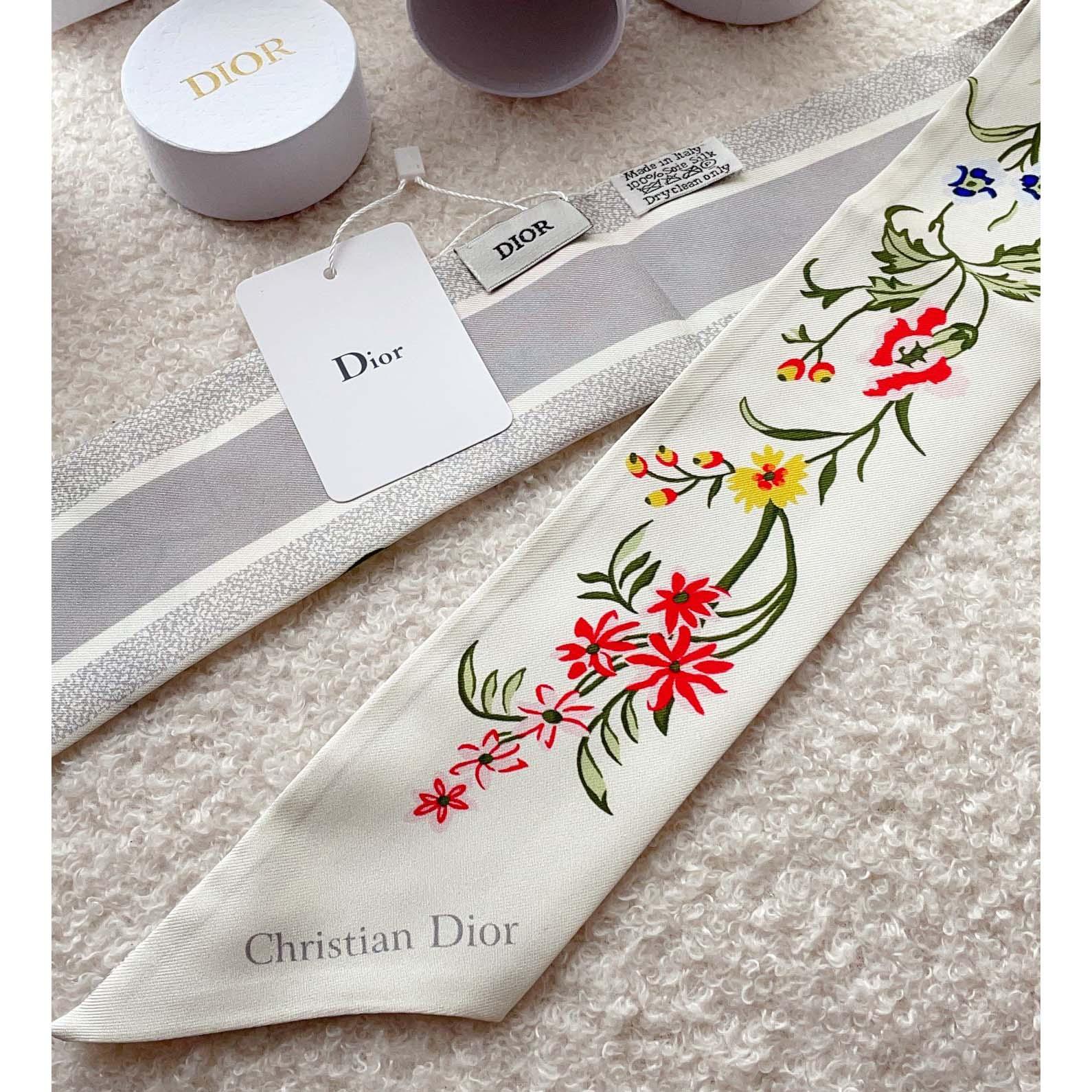 Dior Petites Fleurs Mitzah Scarf - DesignerGu