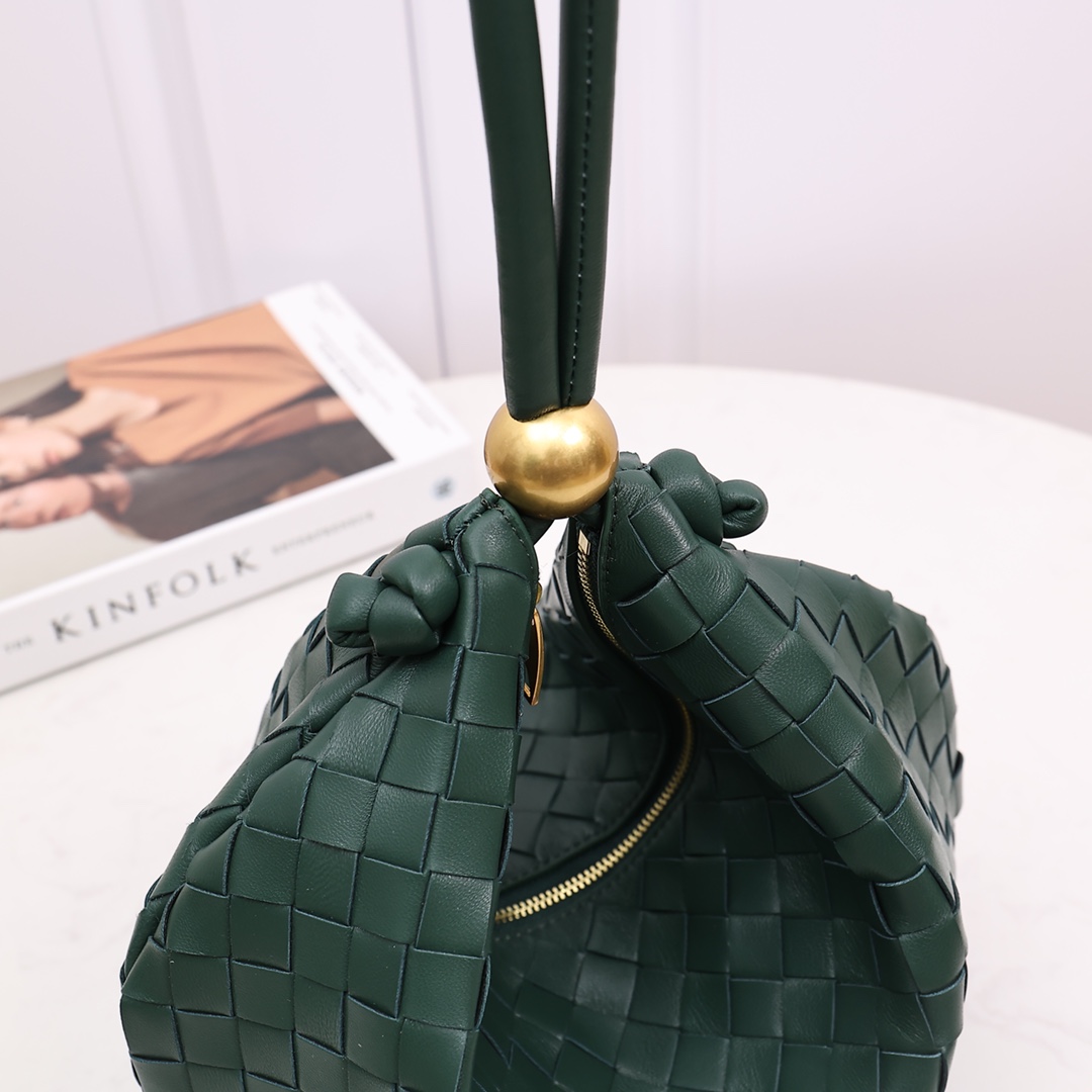 Bottega Veneta Medium Turn Pouch - DesignerGu