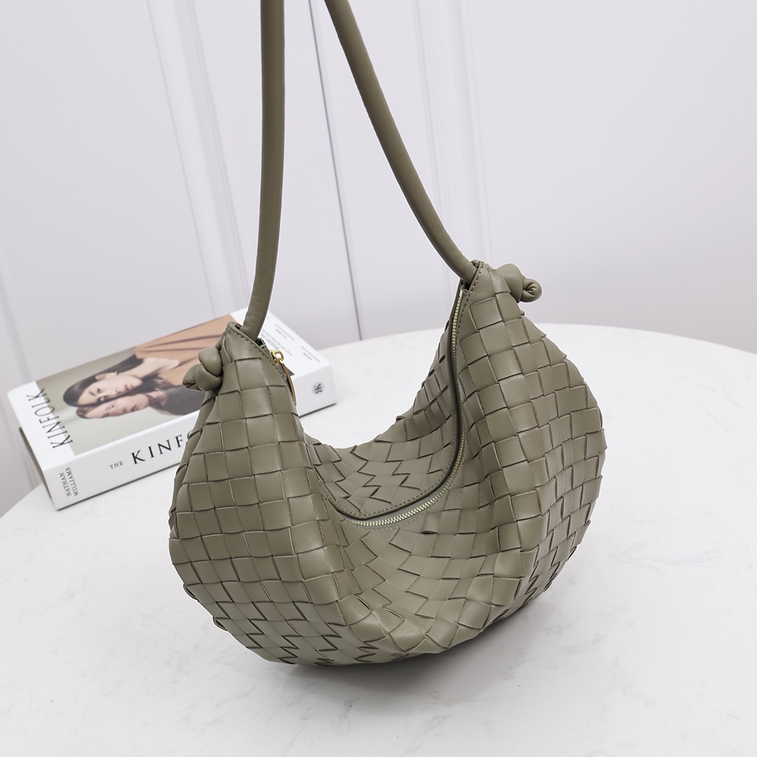 Bottega Veneta Medium Turn Pouch - DesignerGu