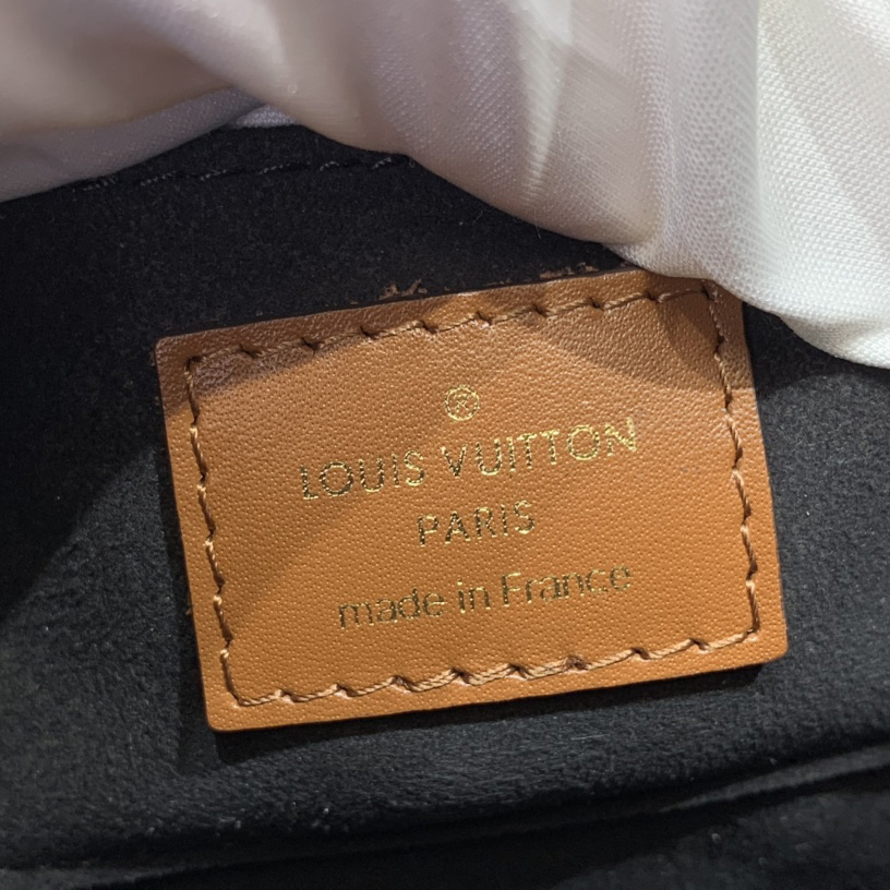 Louis Vuitton Mini Dauphine Lock XL      M46537 - DesignerGu