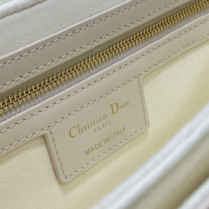 Dior 30 Montaigne Avenue Bag - DesignerGu