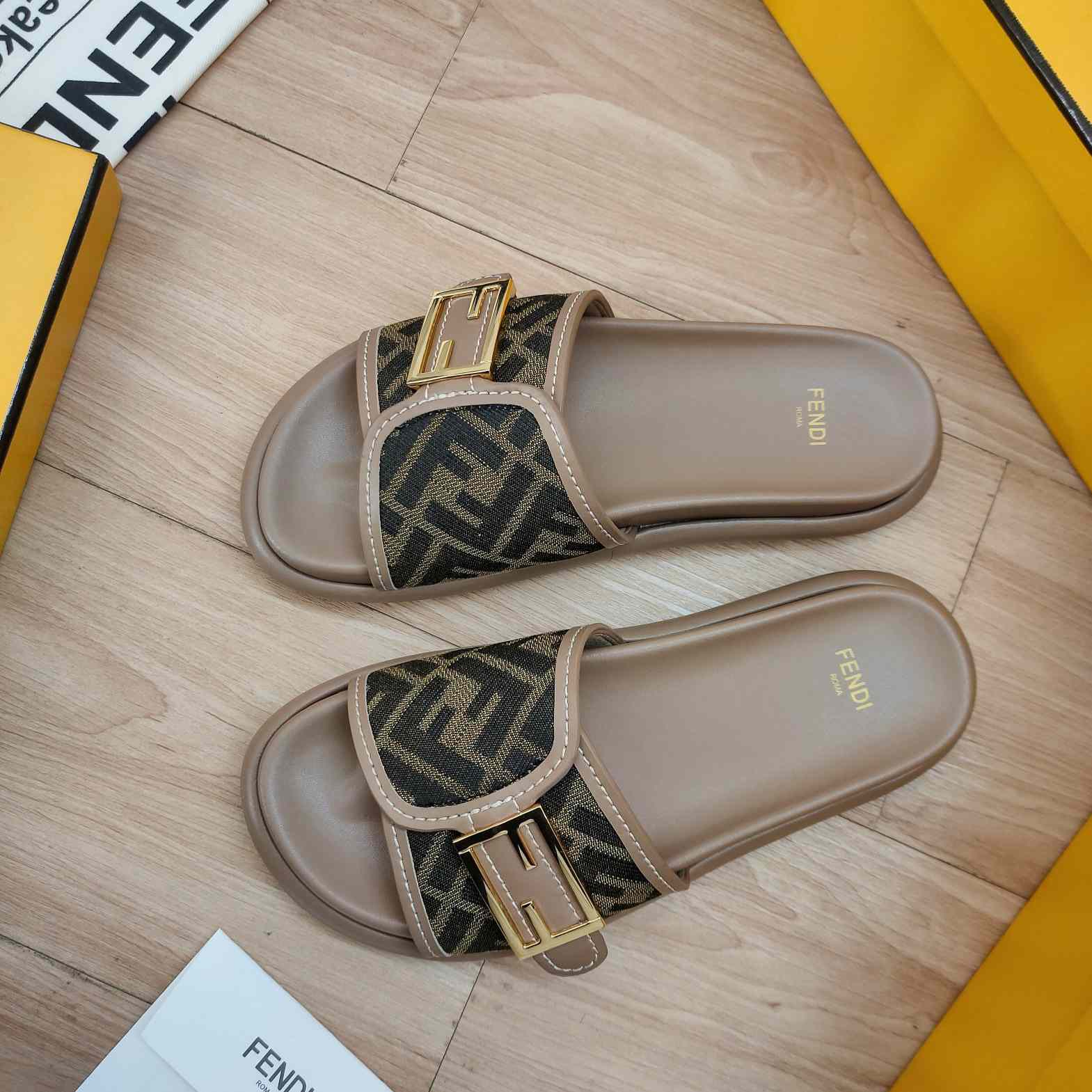 Fendi Feel Fabric Slides - DesignerGu