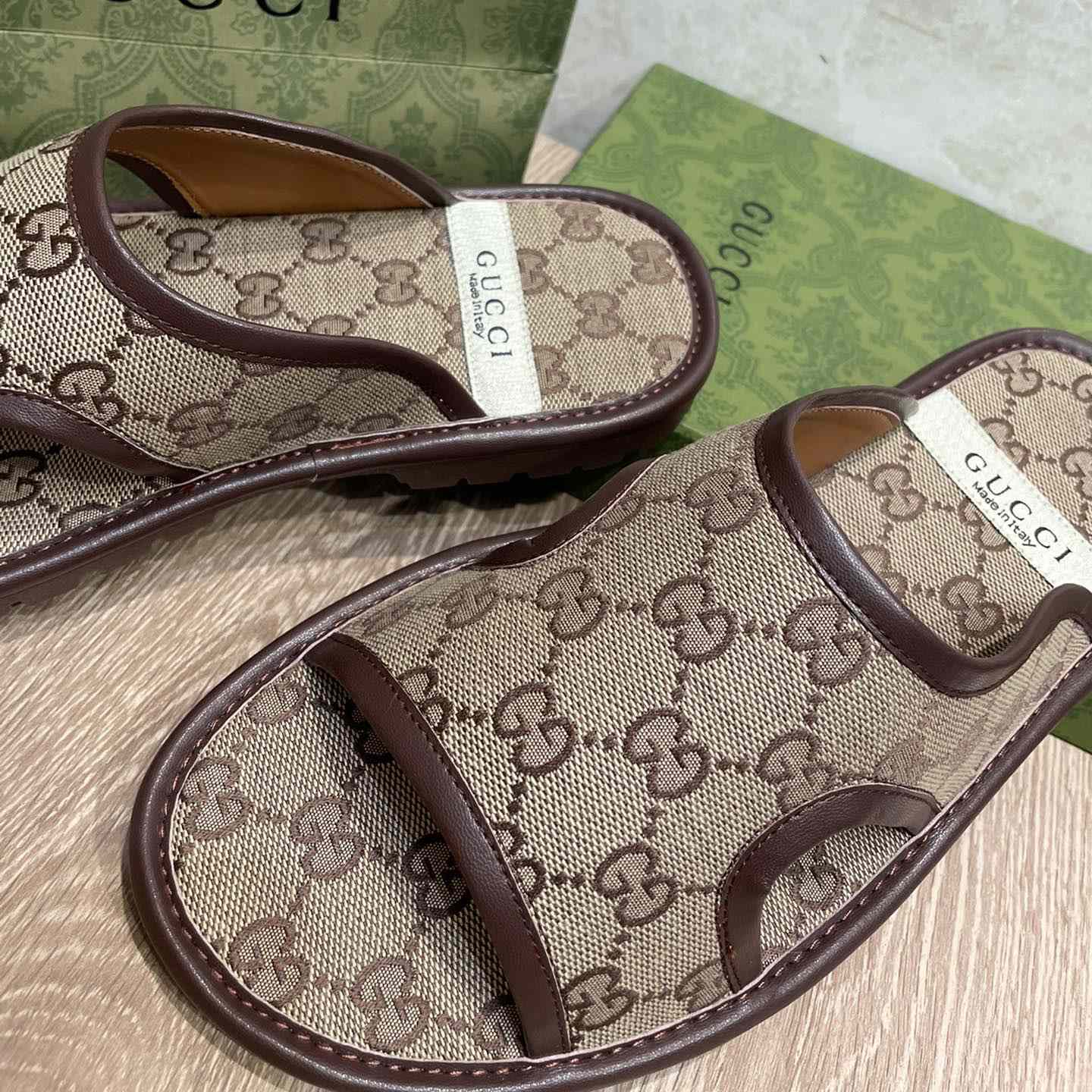 Gucci Sandals - DesignerGu