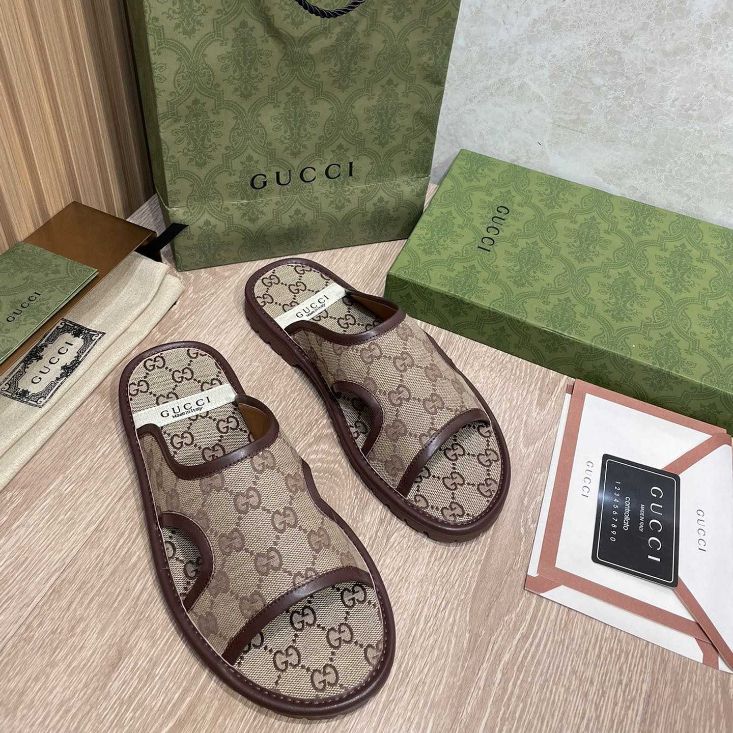 Gucci Sandals - DesignerGu