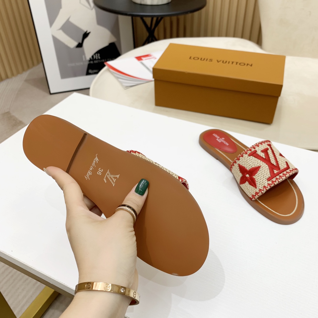 Louis Vuitton Lock It Flat Mule - DesignerGu