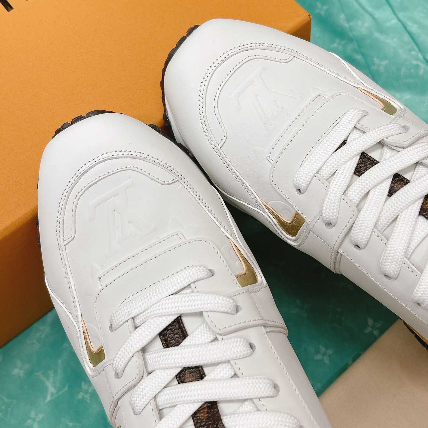 Louis Vuitton Run Away Sneaker   (upon uk size)  1AAP3T - DesignerGu