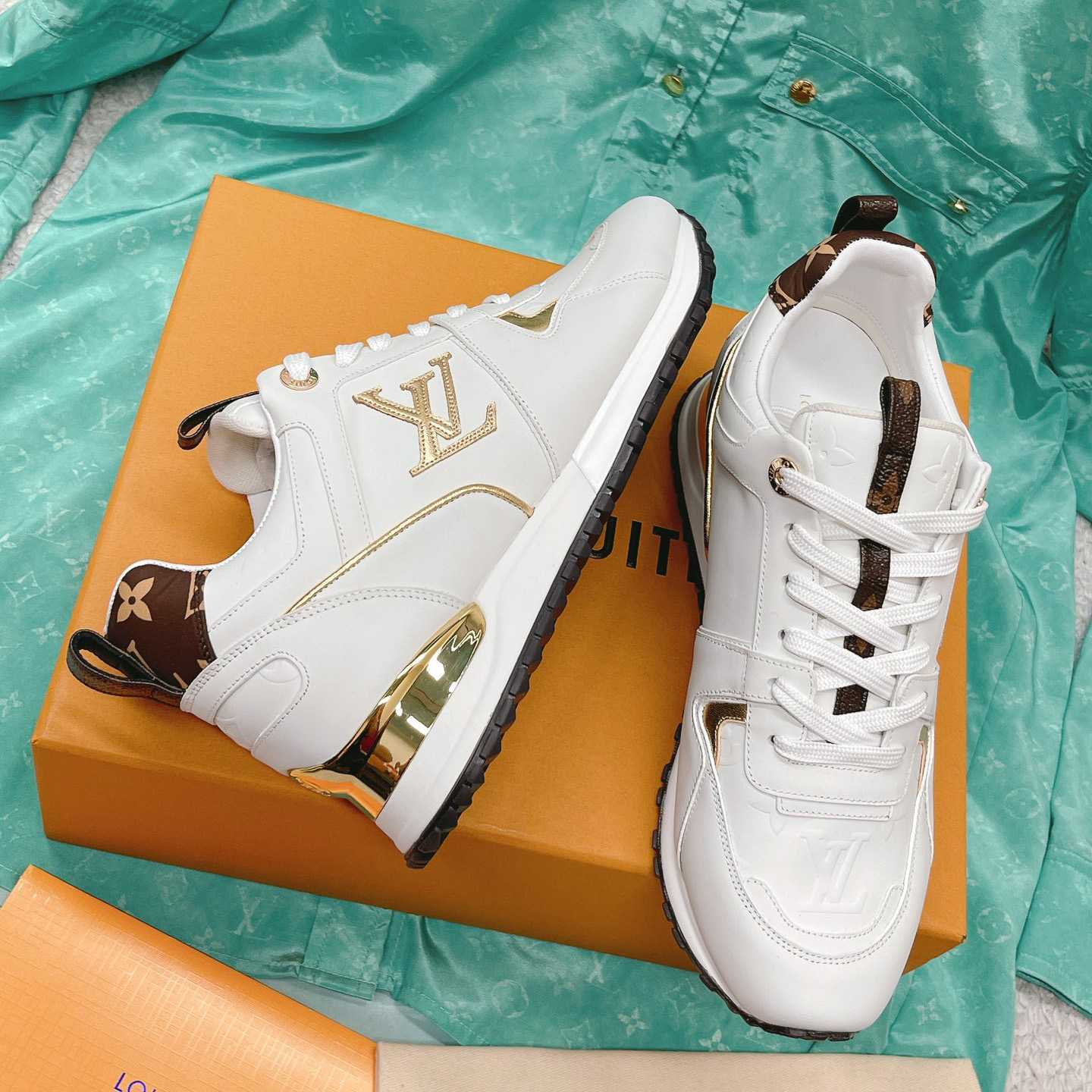 Louis Vuitton Run Away Sneaker   (upon uk size)  1AAP3T - DesignerGu