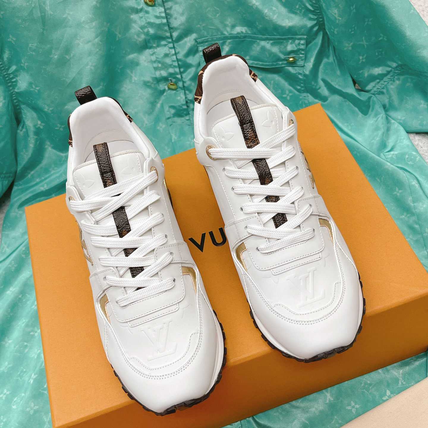 Louis Vuitton Run Away Sneaker   (upon uk size)  1AAP3T - DesignerGu