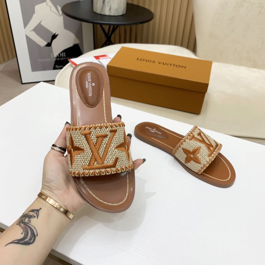 Louis Vuitton Lock It Flat Mule - DesignerGu