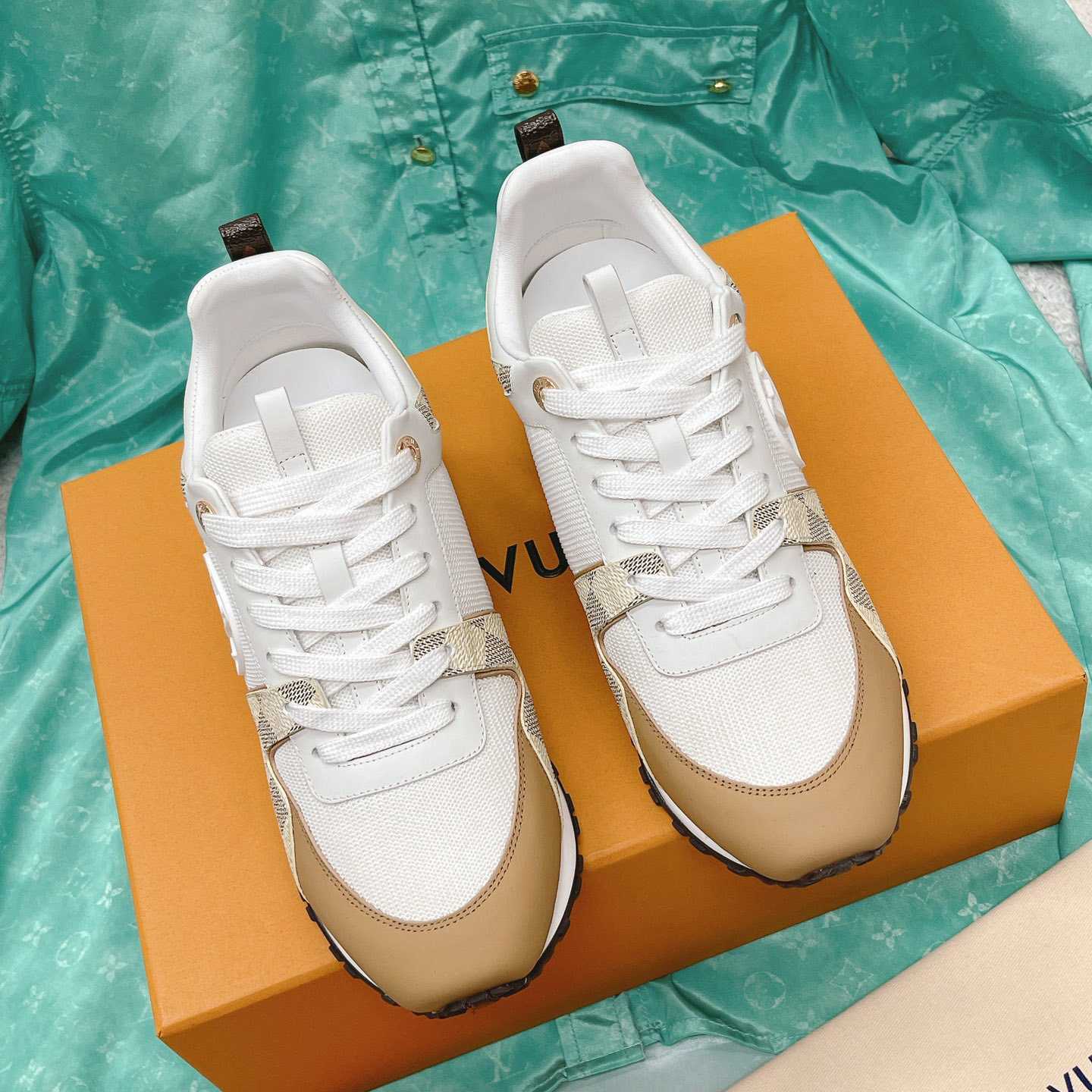 Louis Vuitton Run Away Sneaker   (upon uk size)  1AAWFD - DesignerGu