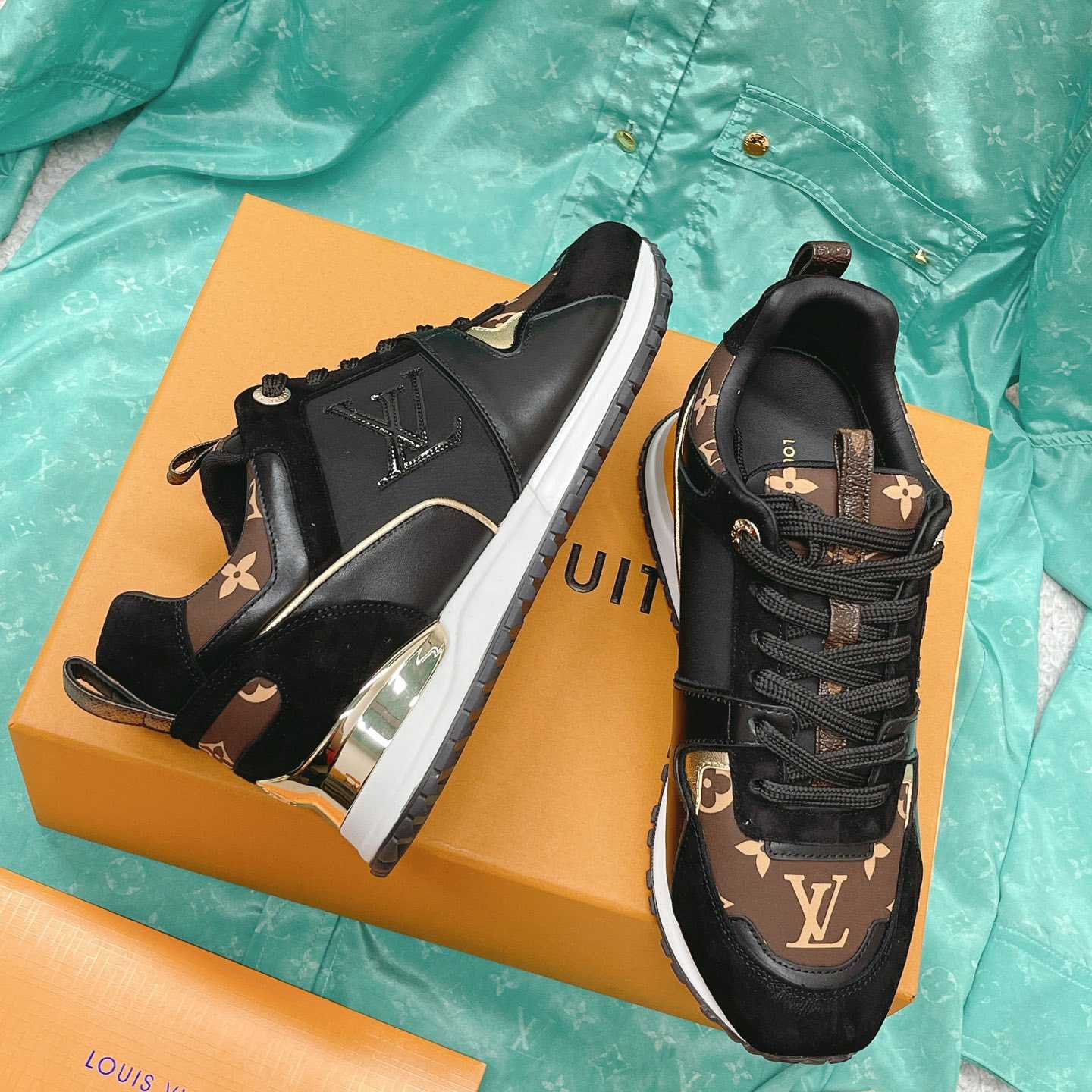 Louis Vuitton Run Away Sneaker   (upon uk size)  1AAP3D - DesignerGu