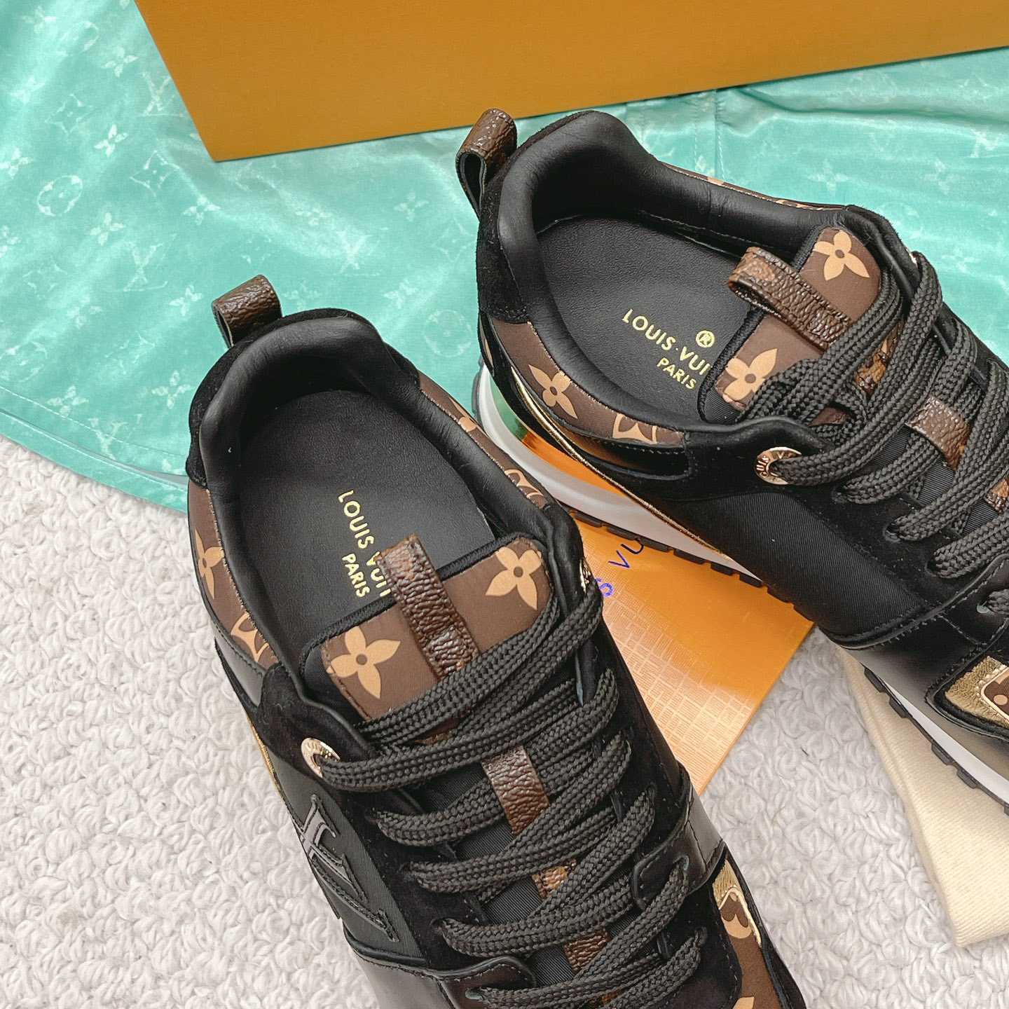 Louis Vuitton Run Away Sneaker   (upon uk size)  1AAP3D - DesignerGu