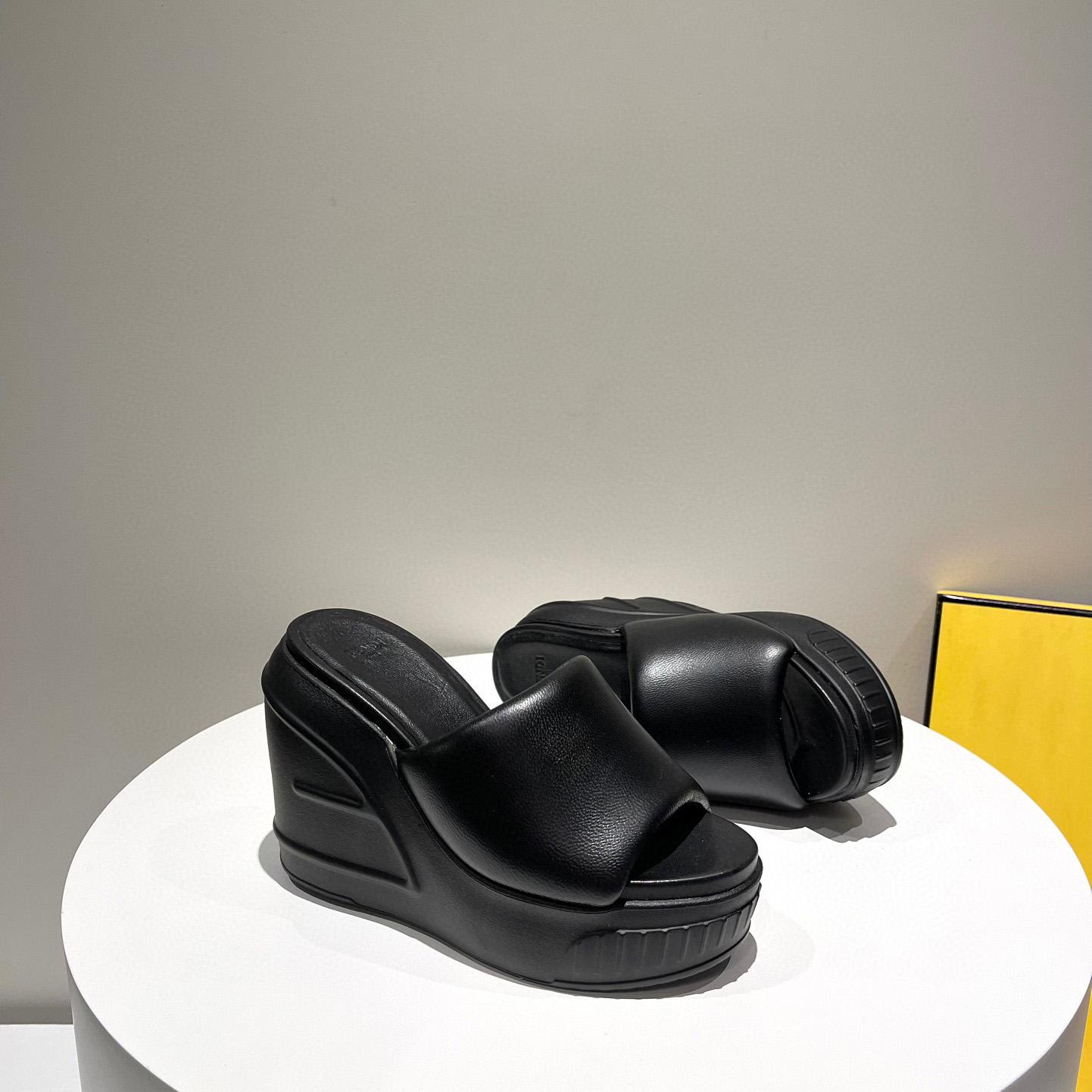 Fendi Fashion Show Black Nappa Leather Slides - DesignerGu