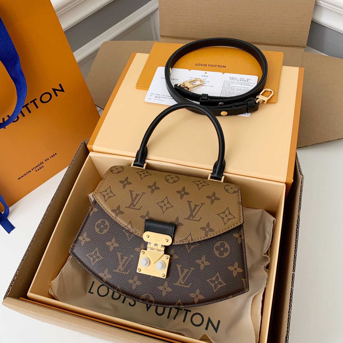 Louis Vuitton Tilsitt Handbag   M46548 - DesignerGu