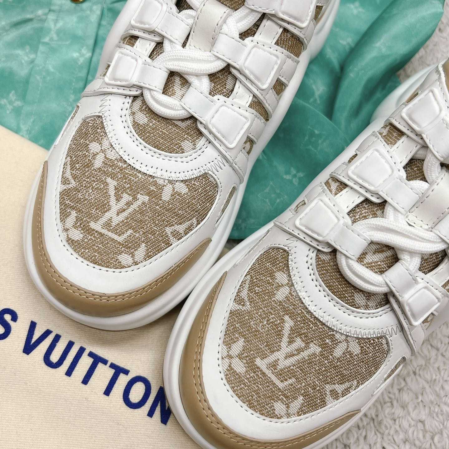 Louis Vuitton LV Archlight Trainers  (upon uk size)    1AB313 - DesignerGu