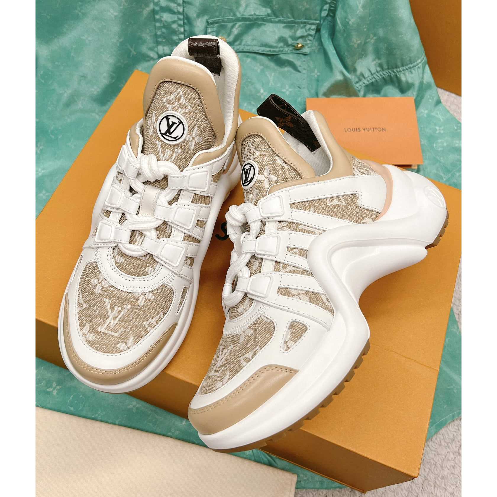 Louis Vuitton LV Archlight Trainers  (upon uk size)    1AB313 - DesignerGu