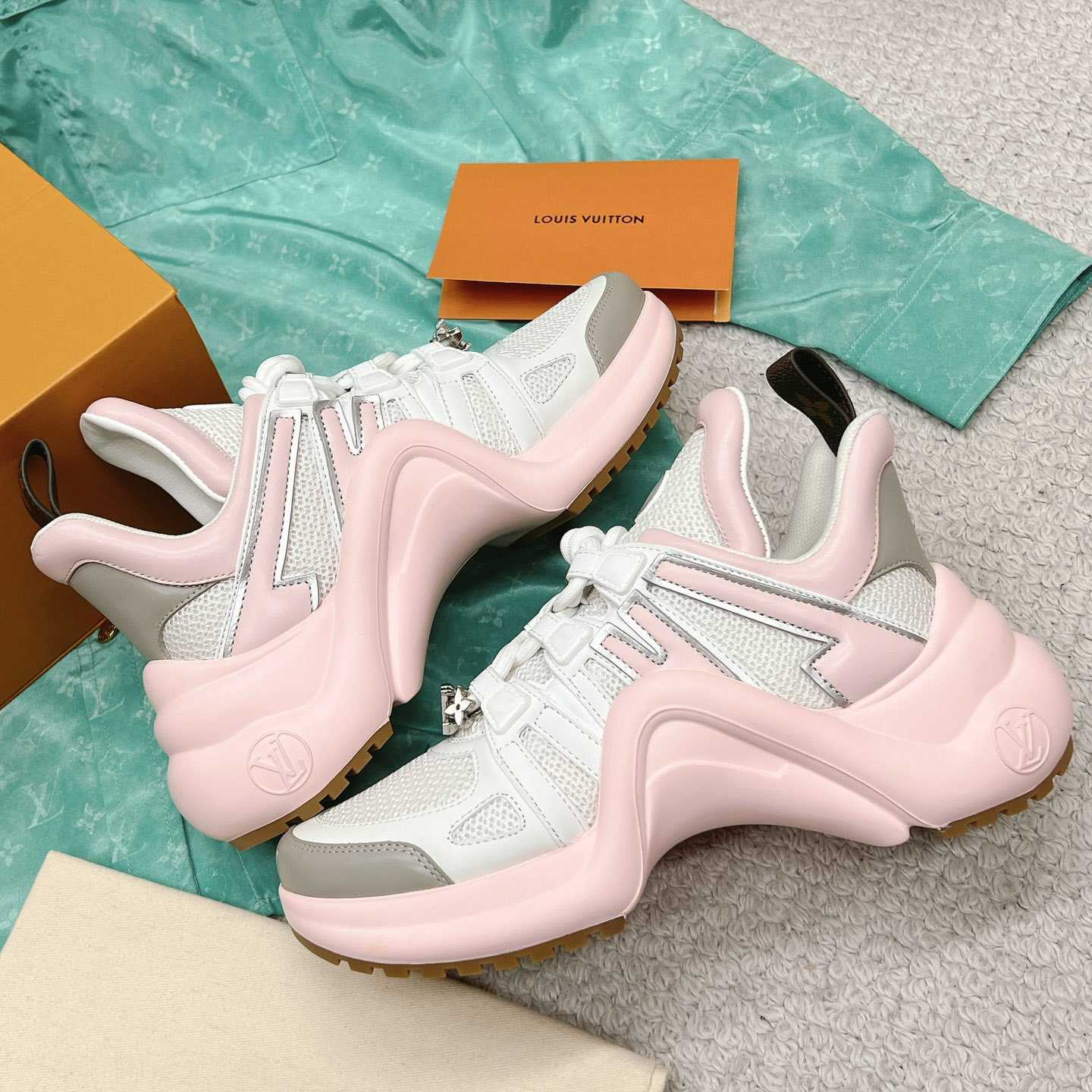 Louis Vuitton LV Archlight Trainers  (upon uk size)     - DesignerGu