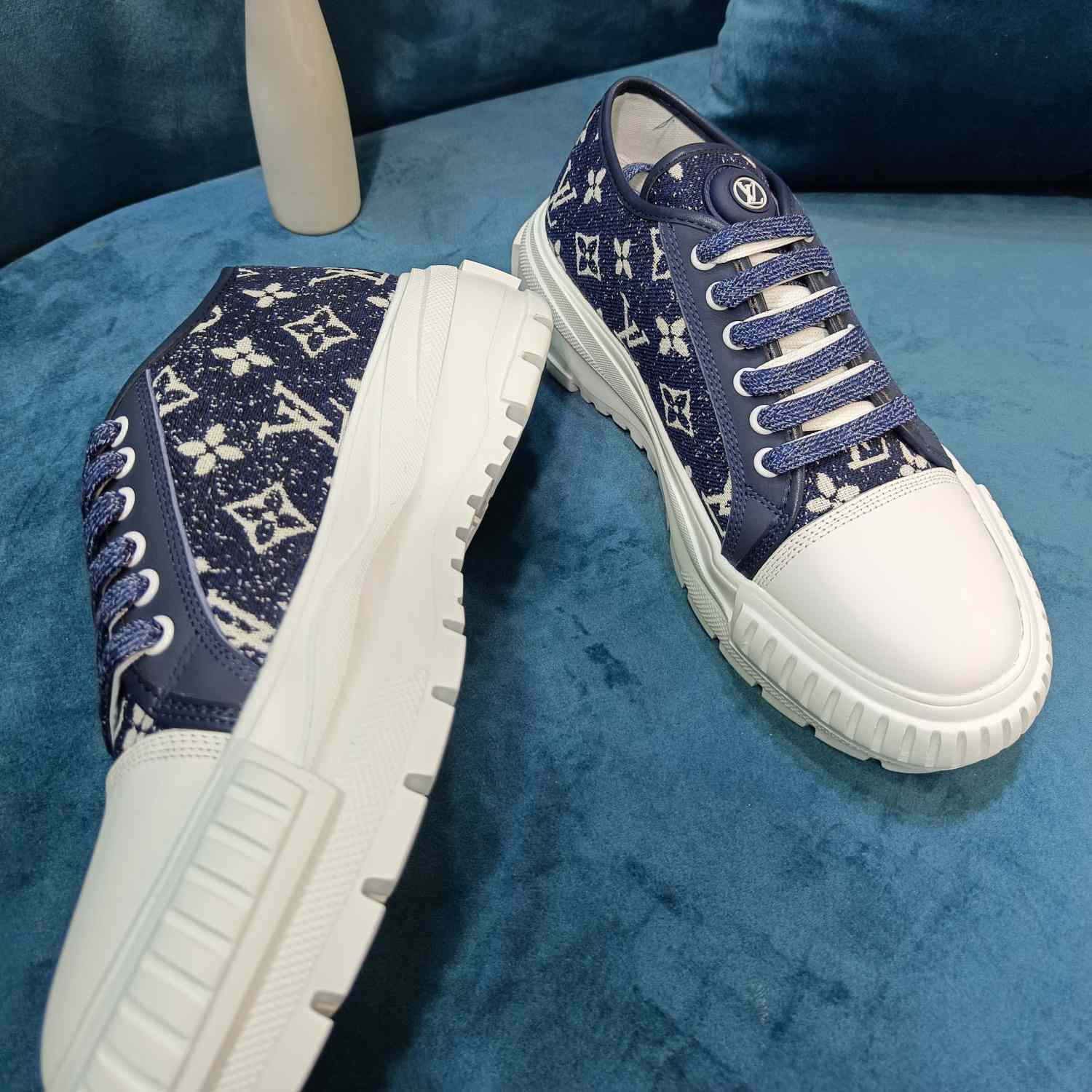 Louis Vuitton LV Squad Trainer - DesignerGu