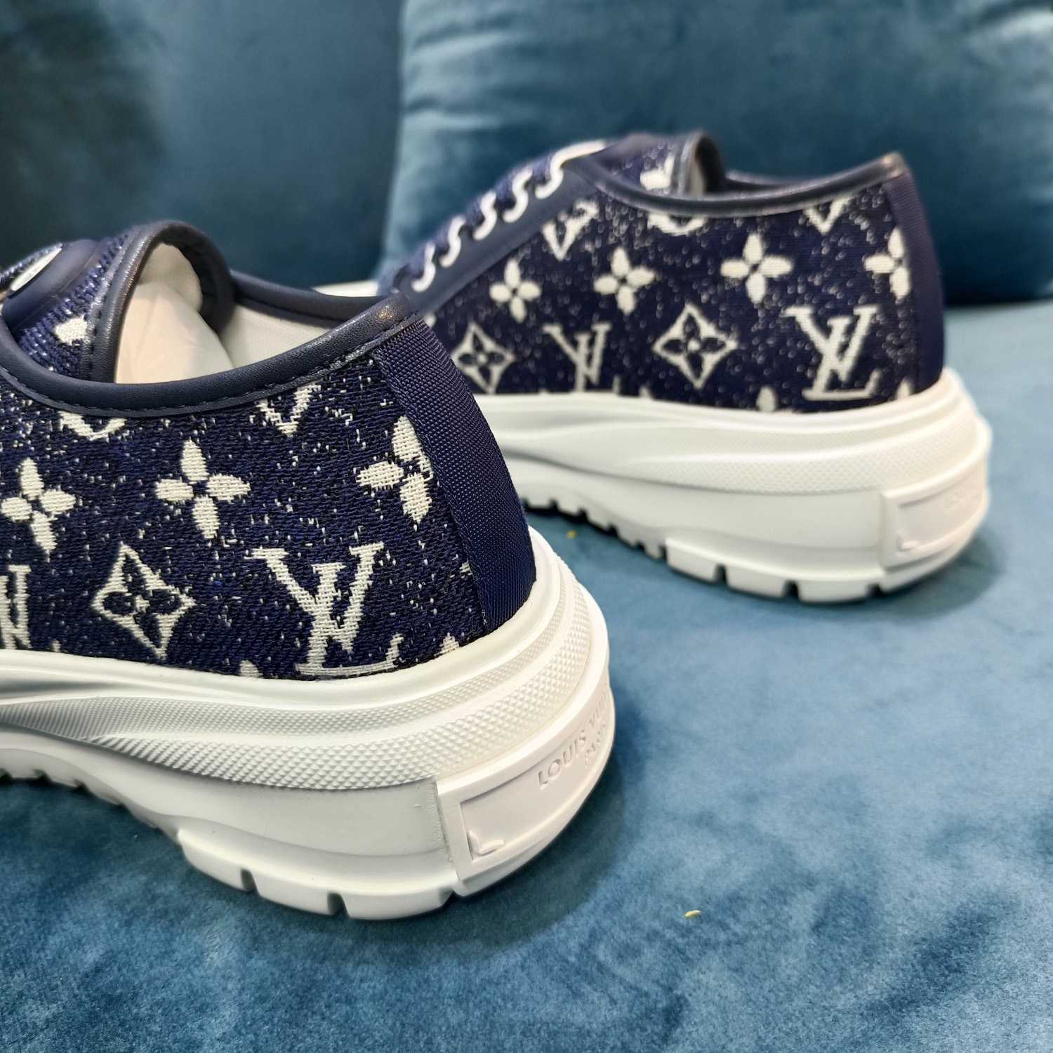 Louis Vuitton LV Squad Trainer - DesignerGu