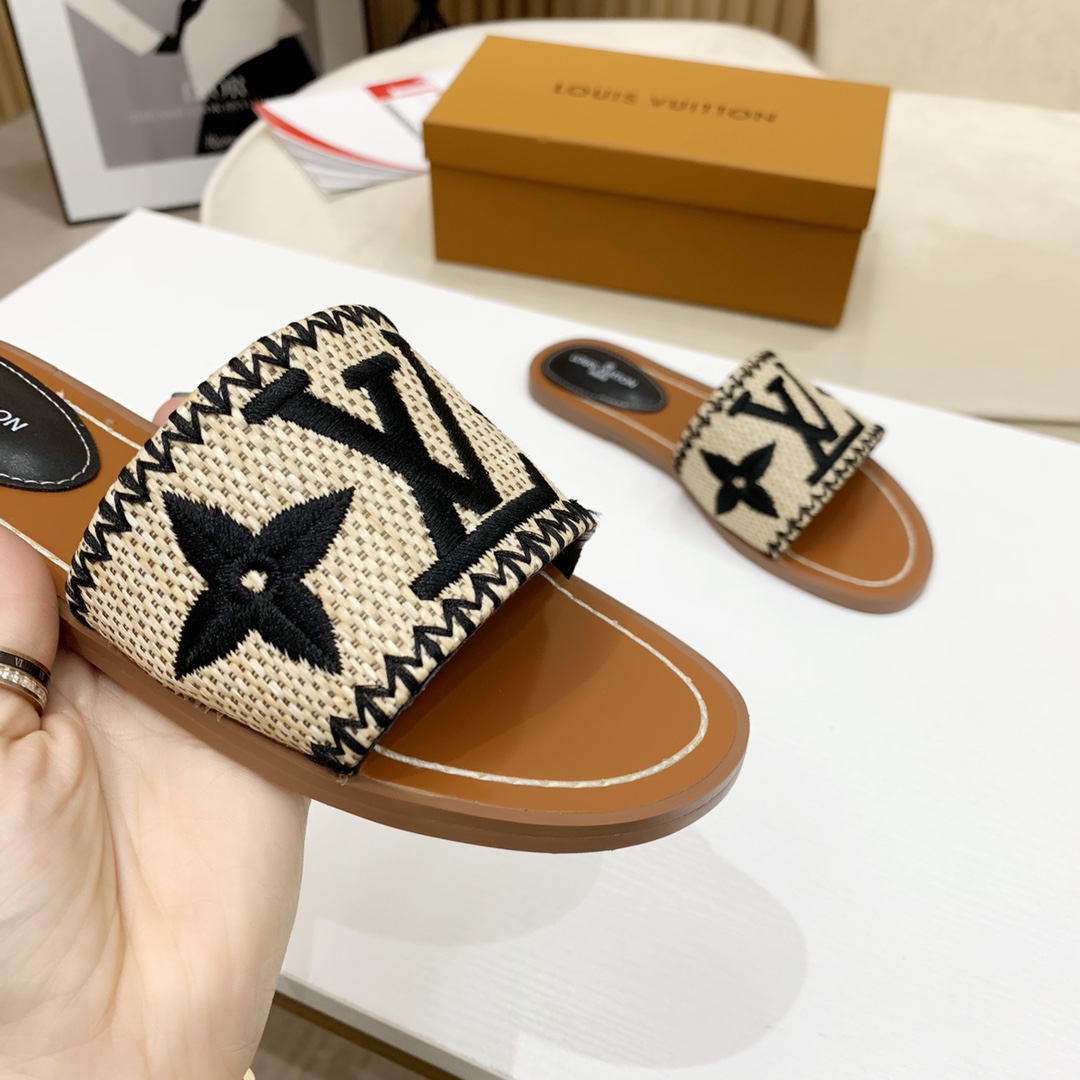 Louis Vuitton Lock It Flat Mule - DesignerGu