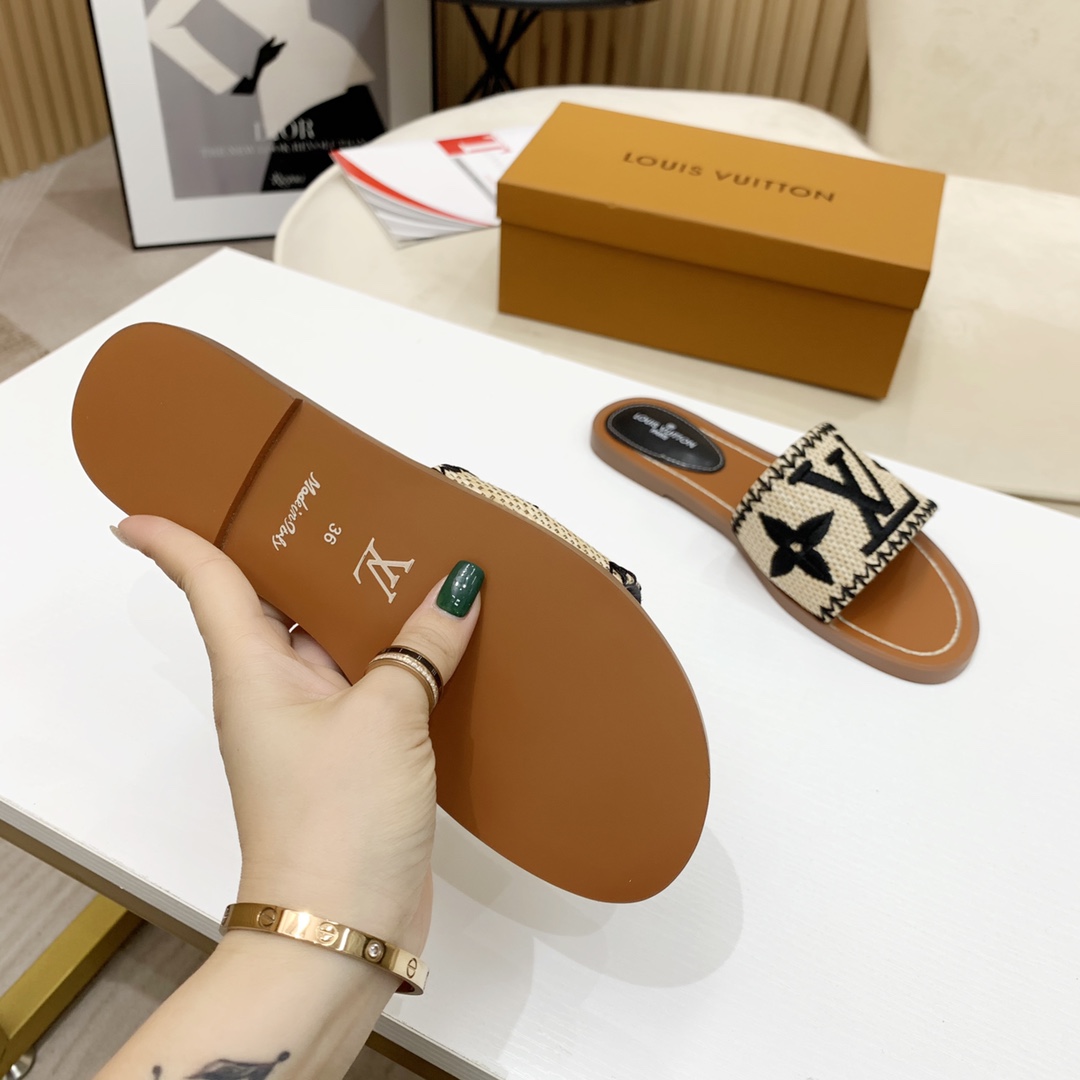 Louis Vuitton Lock It Flat Mule - DesignerGu