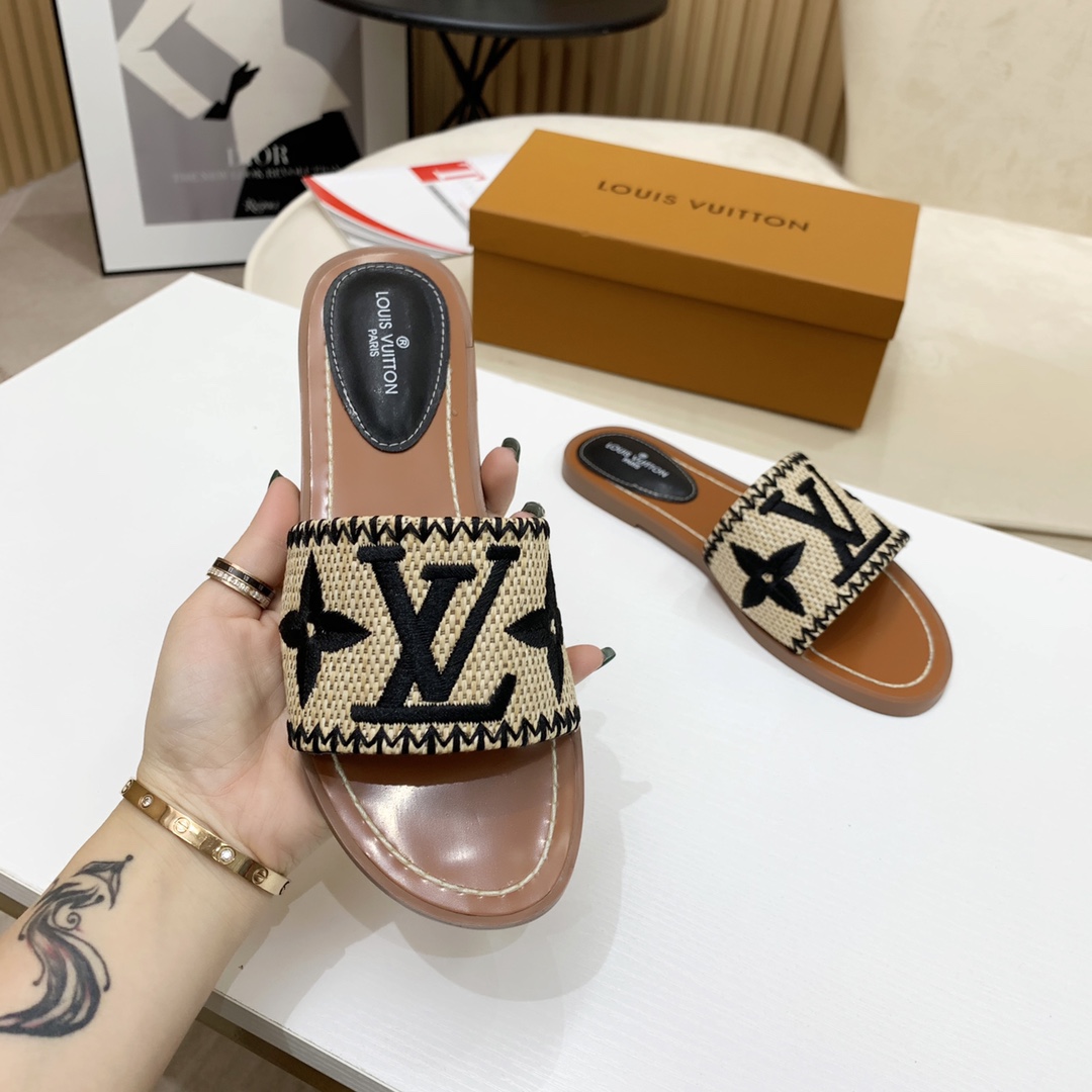 Louis Vuitton Lock It Flat Mule - DesignerGu