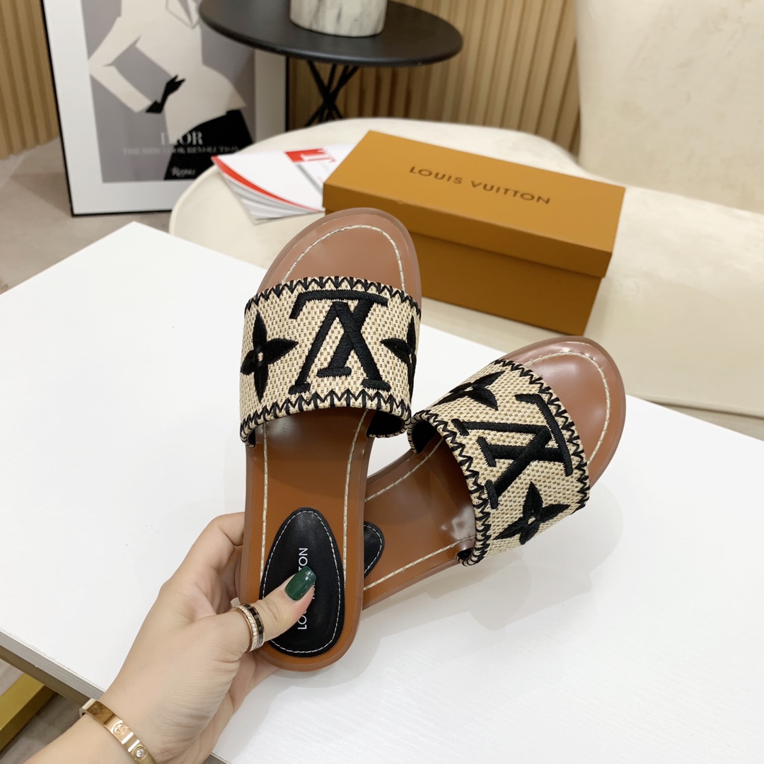 Louis Vuitton Lock It Flat Mule - DesignerGu