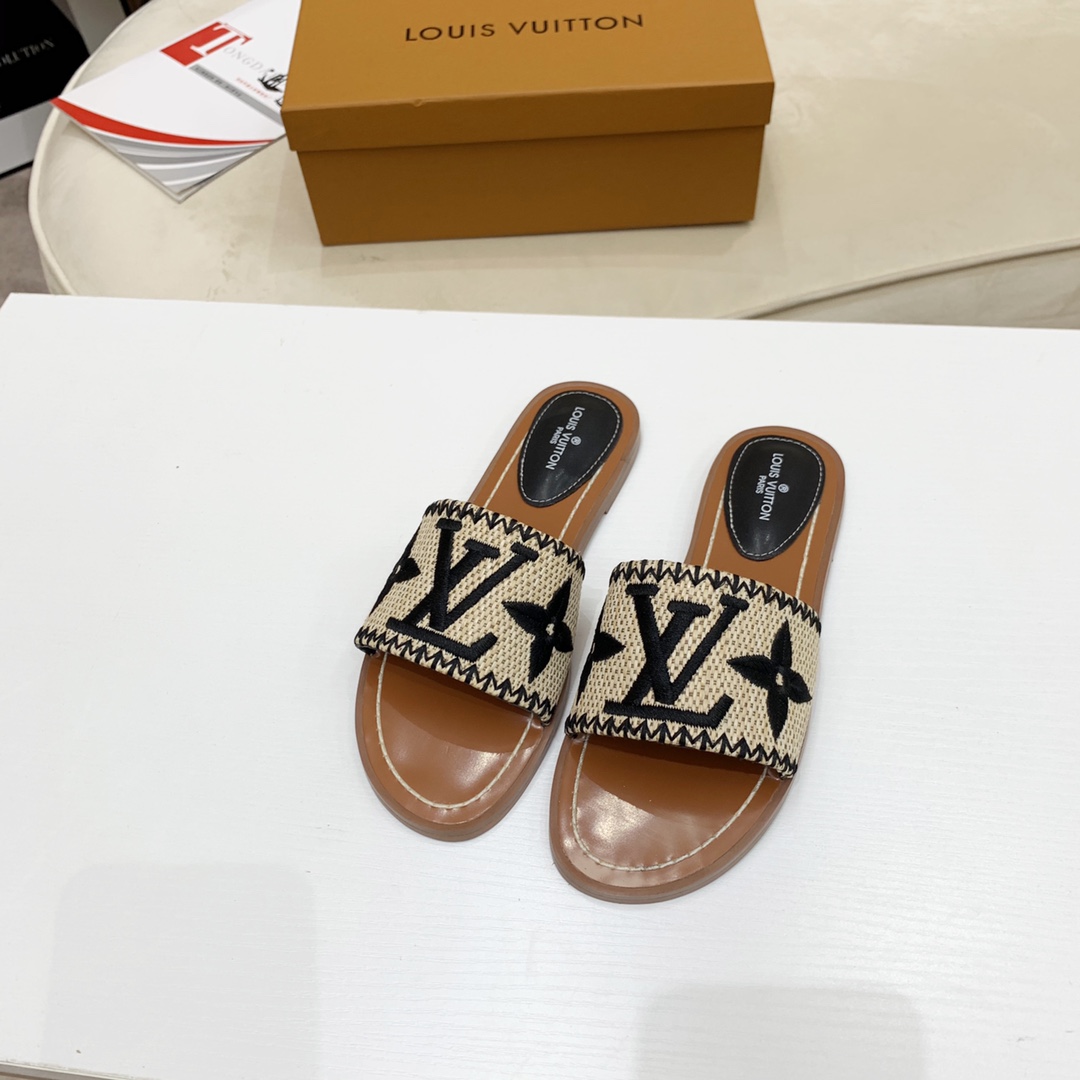 Louis Vuitton Lock It Flat Mule - DesignerGu