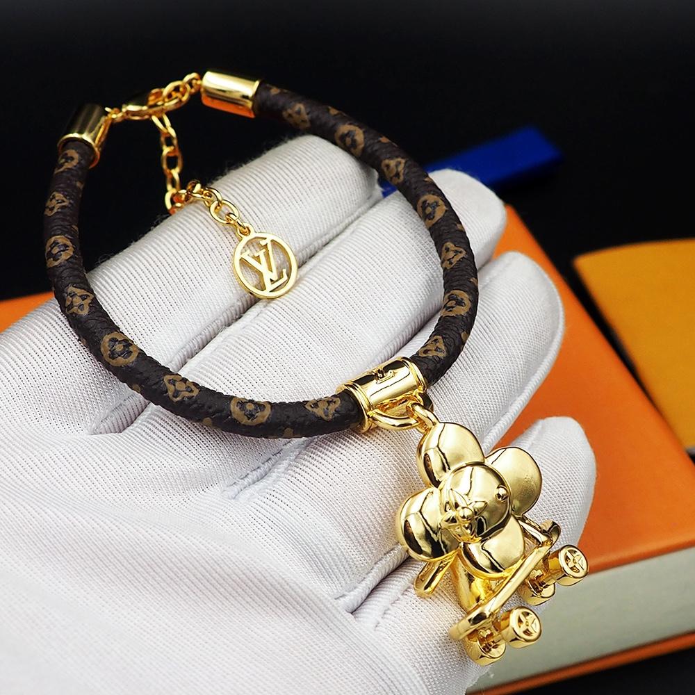 Louis Vuitton Vivienne Kick Flip Bracelet   M1051Z - DesignerGu