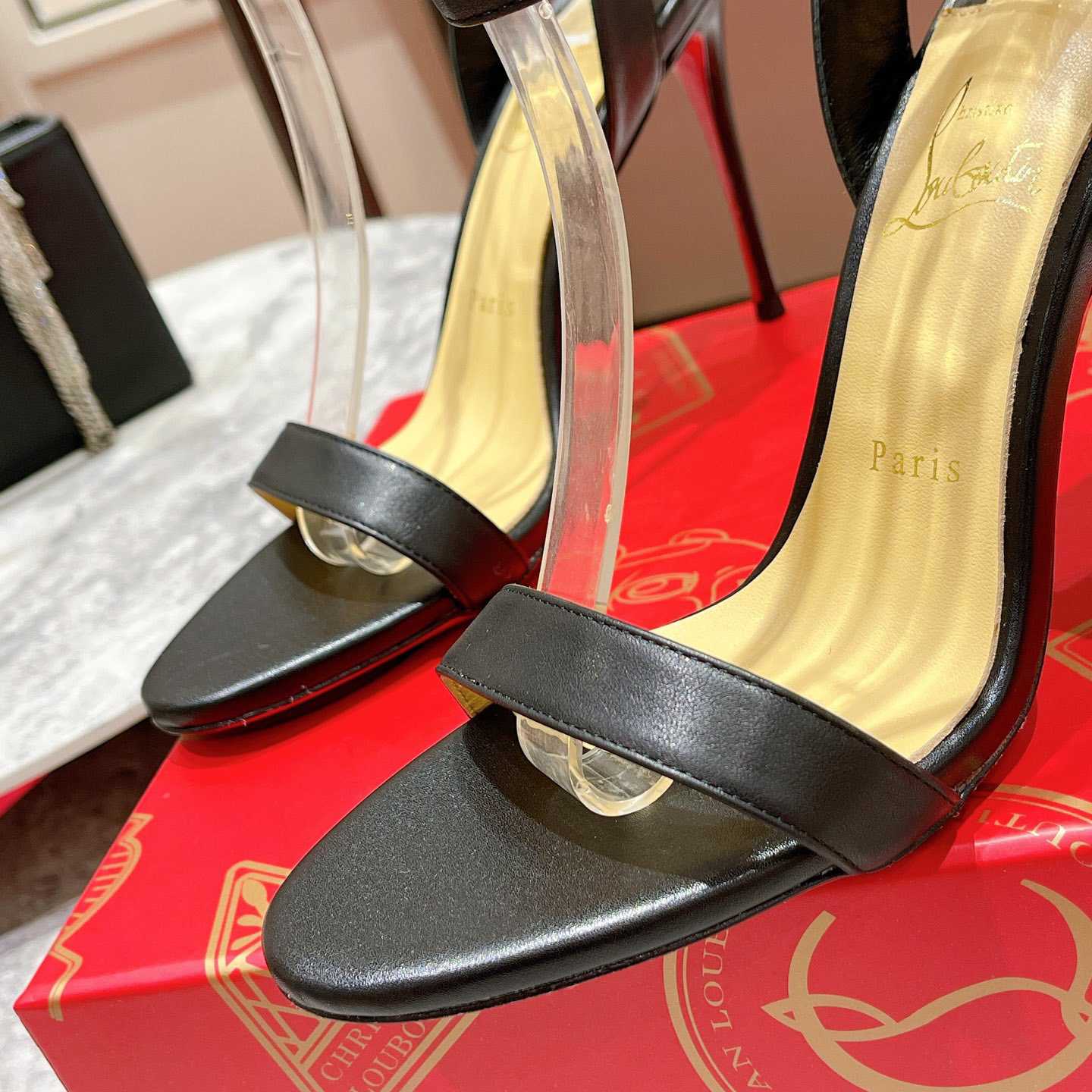 Christian Louboutin Loubigirl  - DesignerGu