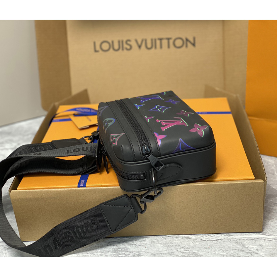  Louis Vuitton Comet Messenger PM Other Leathers(21.5-14-7.5cm)    M22495 - DesignerGu