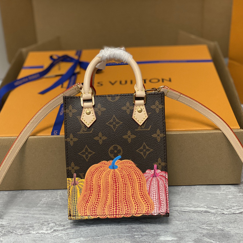 Louis Vuitton LV x YK Petit Sac Plat (14 x 17 x 5 cm)  M82112 - DesignerGu