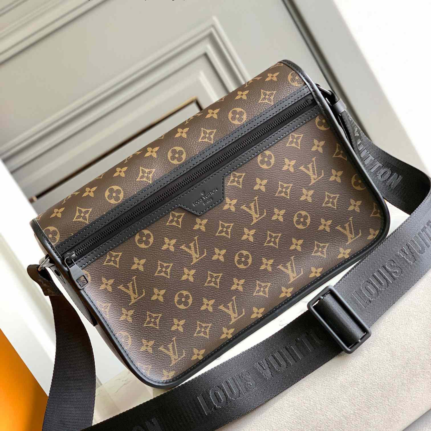 Louis Vuitton Archy Messenger MM(35x24x8CM)   M46328 - DesignerGu