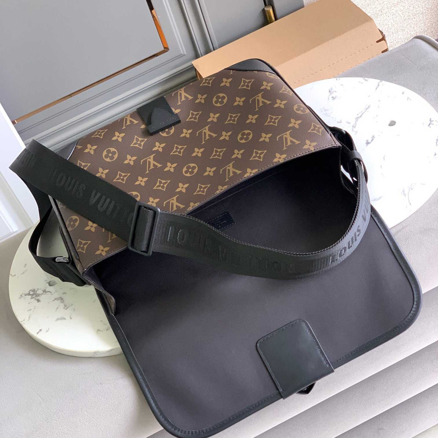 Louis Vuitton Archy Messenger MM(35x24x8CM)   M46328 - DesignerGu