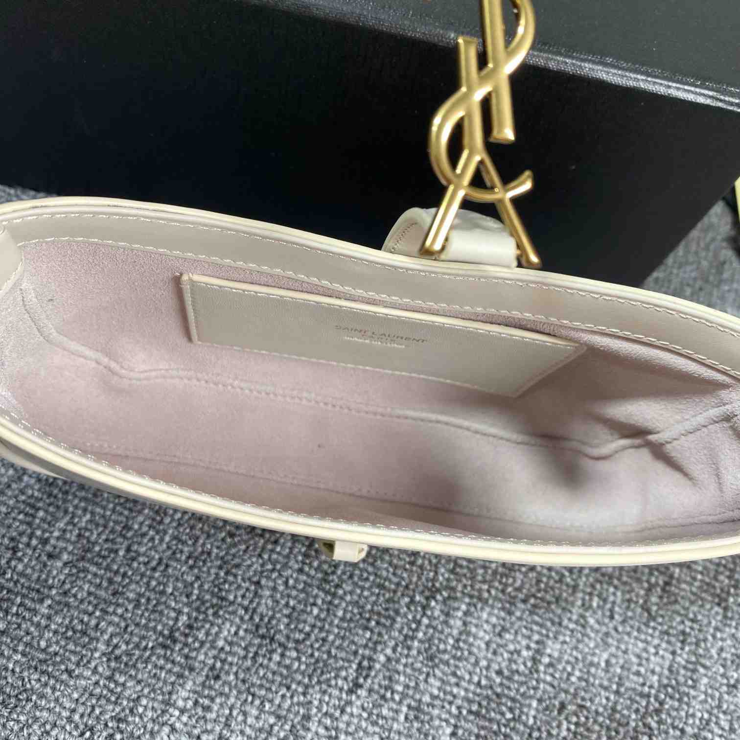 Saint Laurent Le 5 À 7 In Smooth Leather - DesignerGu