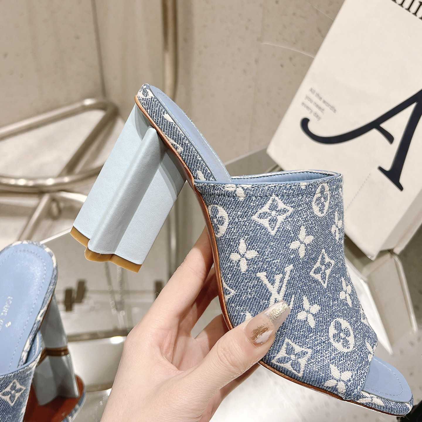 Louis Vuitton Silhouette Mule   1AAZUG - DesignerGu