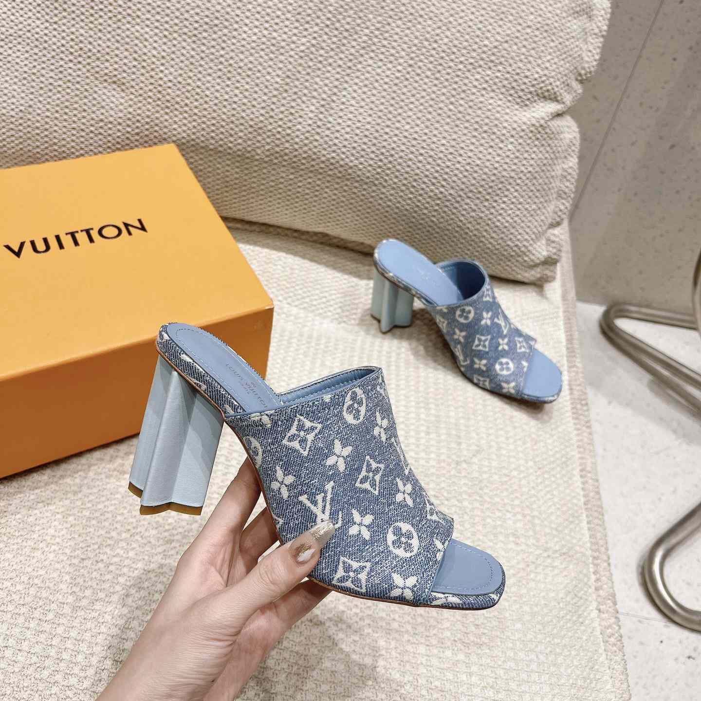 Louis Vuitton Silhouette Mule   1AAZUG - DesignerGu