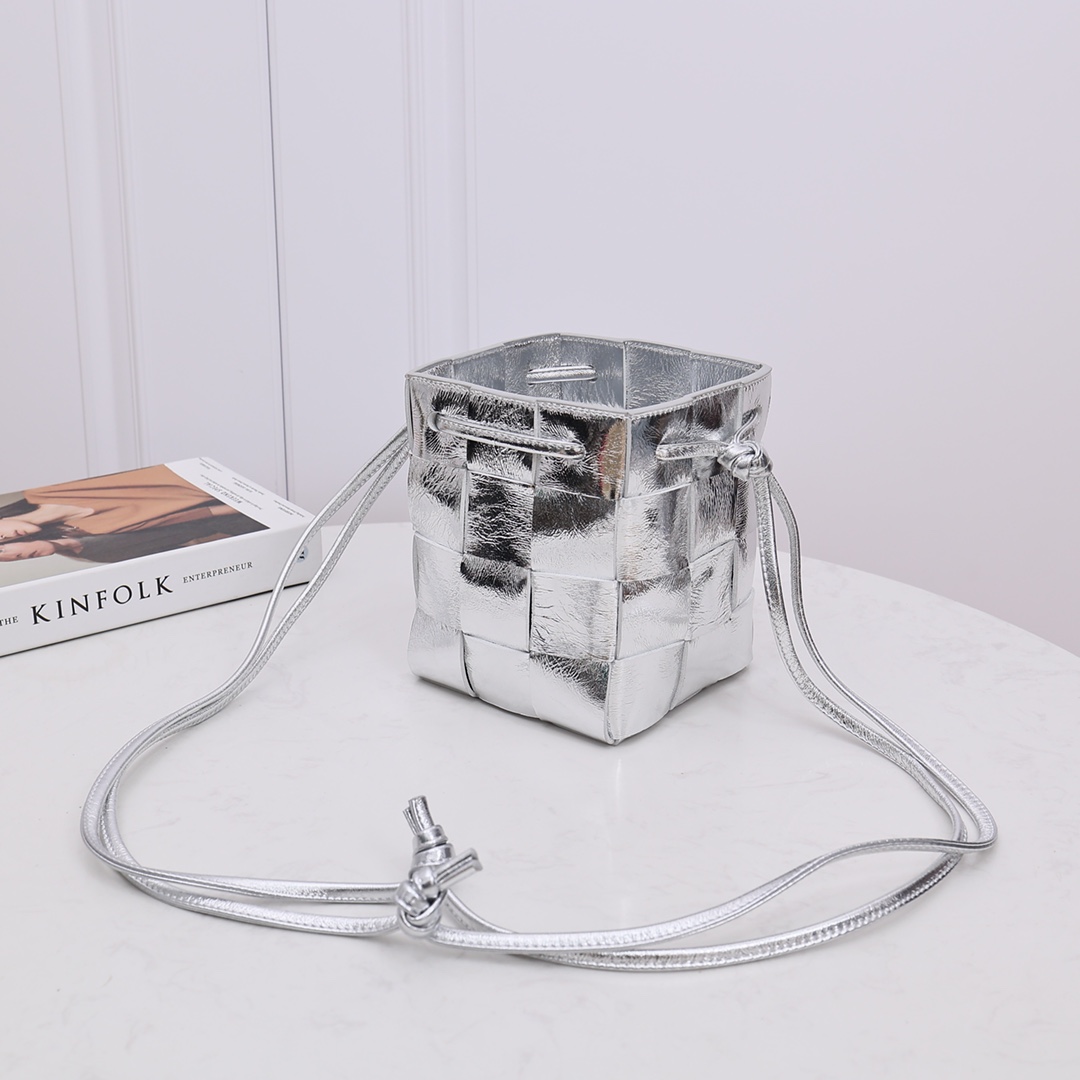 Bottega Veneta Small Cassette Cross-Body Bucket - DesignerGu