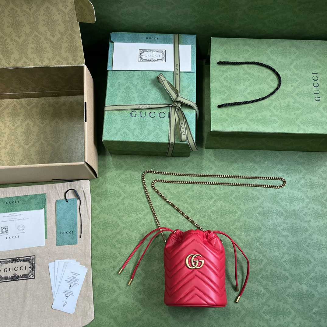 Gucci GG Marmont Matelassé Mini Bucket Bag  (19-17-13cm) - DesignerGu