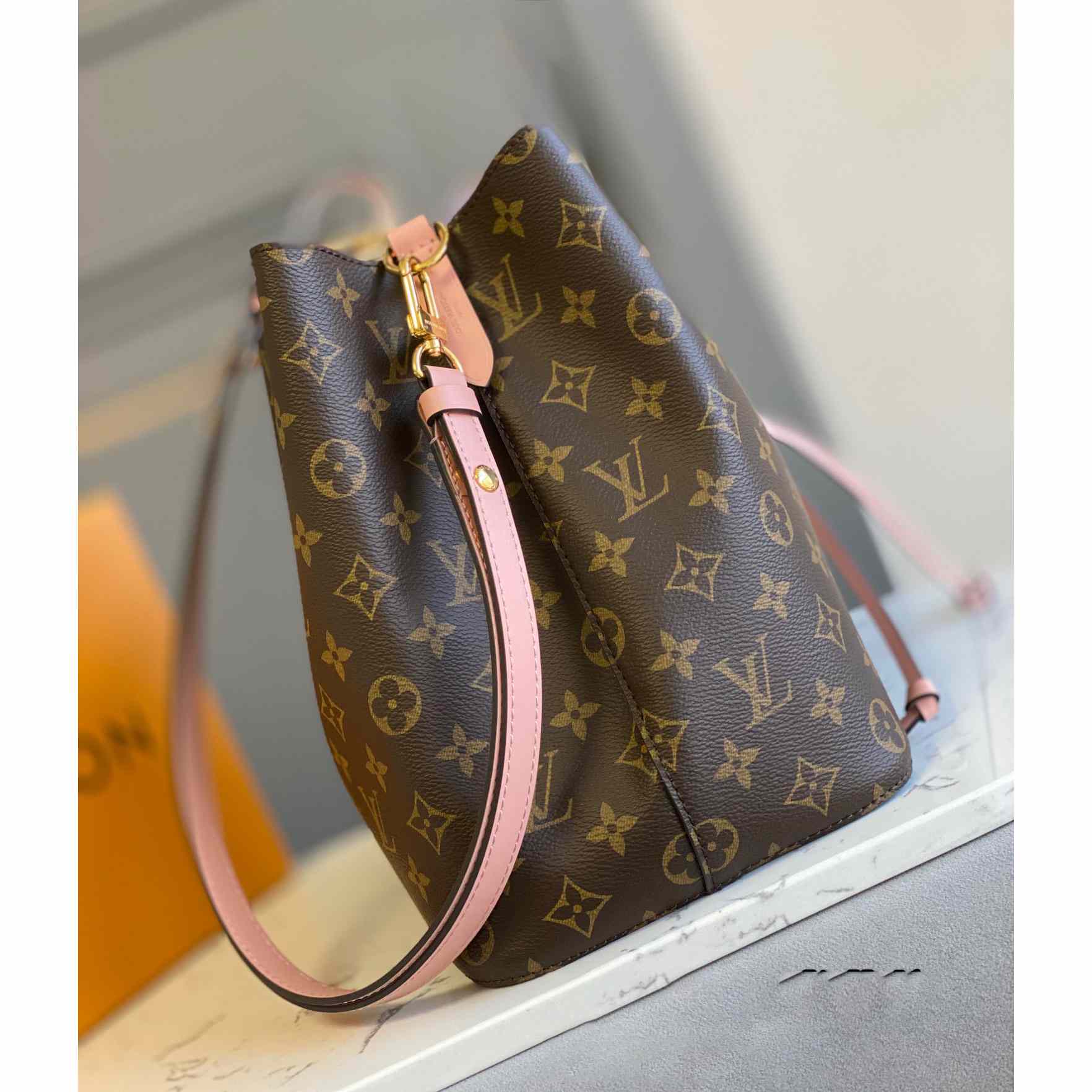 Louis Vuitton Néonoé (26 x 26 x 17.5cm) M44022 - DesignerGu