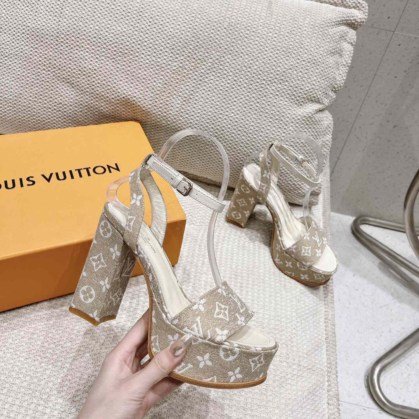 Louis Vuitton Fame Platform Sandal   1AAZCF - DesignerGu