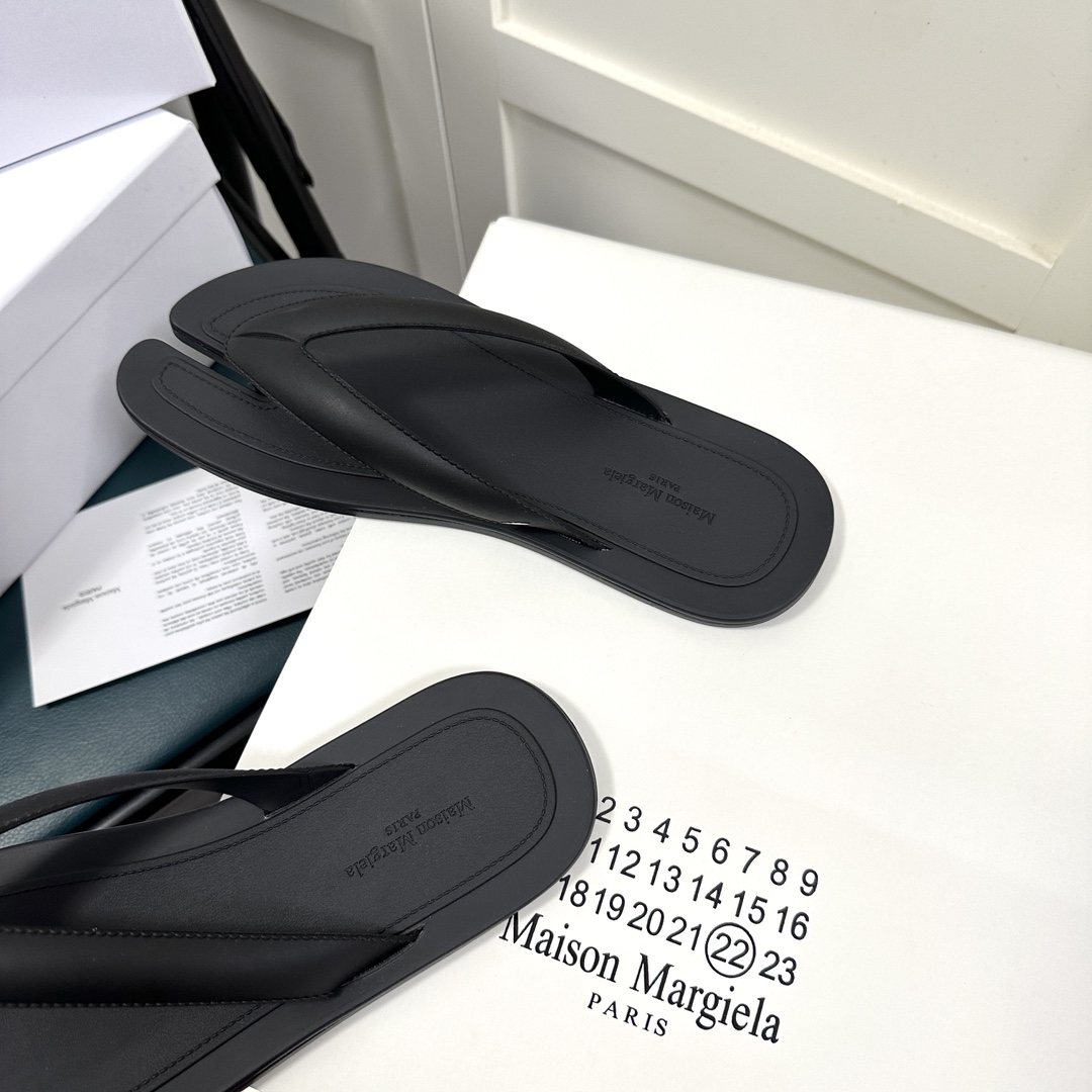 Maison Margiela Tabi Open-Toe Flip-Flops - DesignerGu